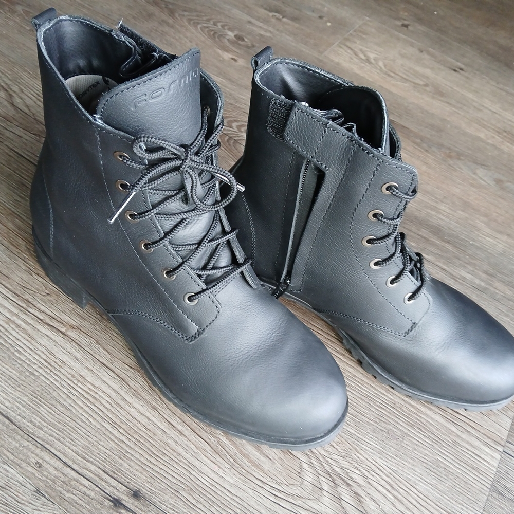 FORMA CRYSTAL DRY Black Leather Moto Boots - Picture 2 of 7